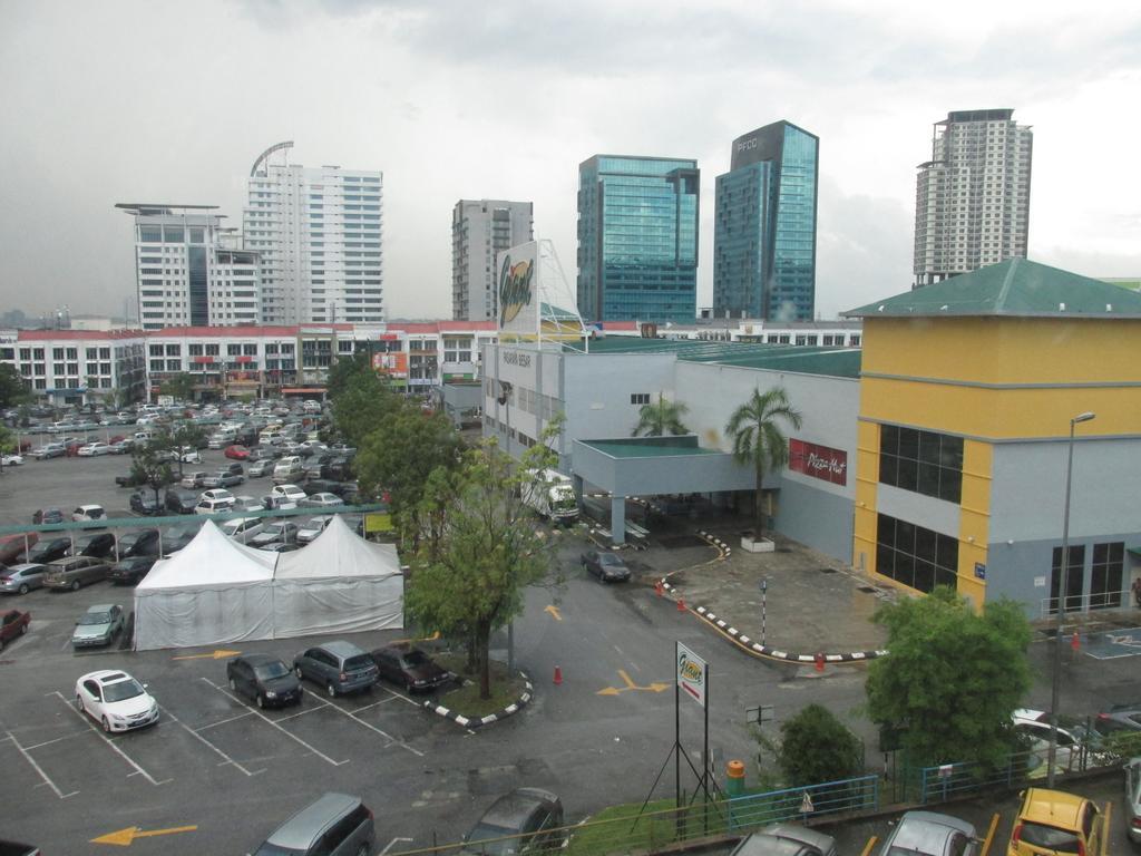 Hotel 99 Bandar Puteri Puchong Exterior foto